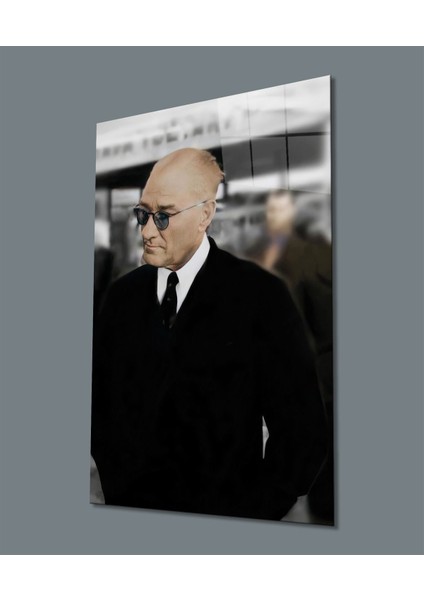 Yakışıklı Takım Elbiseli Atatürk Cam Tablo, Uv Baskılı ve Temperli, Hediyelik