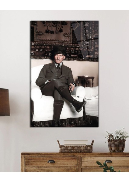 Takım Elbiseli Oturan Atatürk Cam Tablo, Uv Baskılı ve Temperli, Hediyelik fiyatları