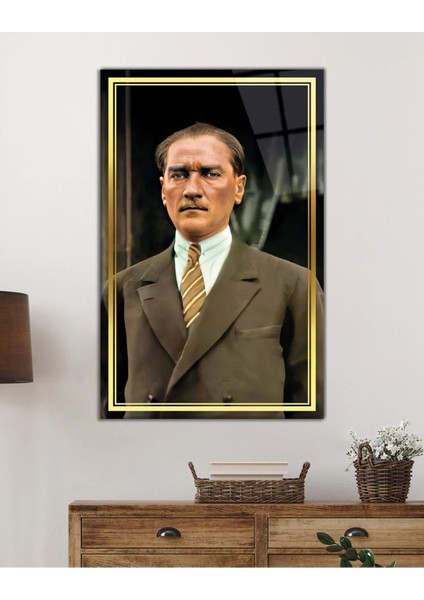Gold Şerit Takım Elbiseli Atatürk Cam Tablo, Uv Baskılı ve Temperli, Hediyelik fiyatları