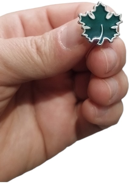 Çınar Yaprağı Tasarımında Metal Yaka Rozeti 1 Adet fırsatları