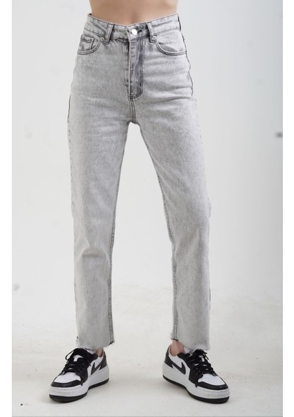 Gri Paçası Dikişsiz Mom Fit Jean Pantolon fiyatları