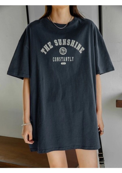 Kadın Lacivert The Sunshine Baskılı Bisiklet Yaka Oversize T-Shirt fırsatları