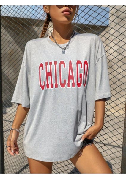 Kadın Açık Gri Chicago Baskılı Düşük Omuz Oversize Bisiklet Yaka T-Shirt