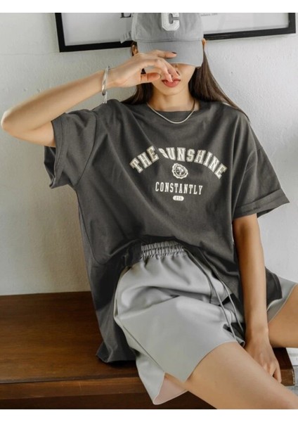 Kadın Antrasit The Sunshine Baskılı Bisiklet Yaka Oversize T-Shirt modelleri