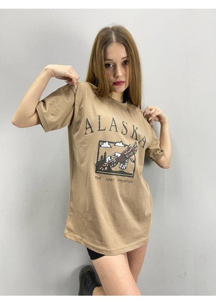 Blacksokak Kadın Açık Kahve Alaska Baskılı Oversize Bisiklet Yaka Tshirt fiyatları
