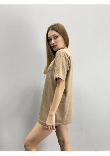 Blacksokak Kadın Açık Kahve Alaska Baskılı Oversize Bisiklet Yaka Tshirt fırsatları