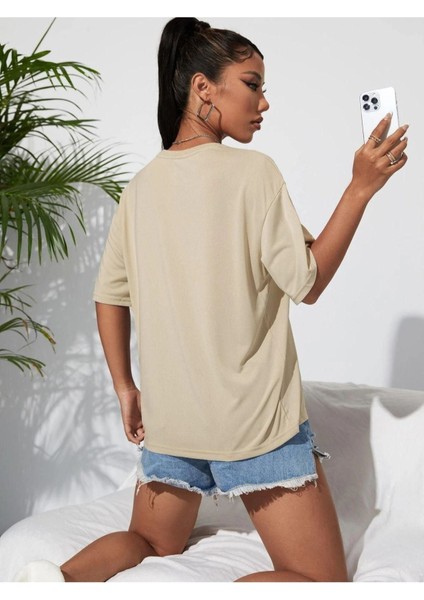 Blacksokak Kadın Bej Brooklyn Baskılı Oversize Bisiklet Yaka Tshirt fiyatları