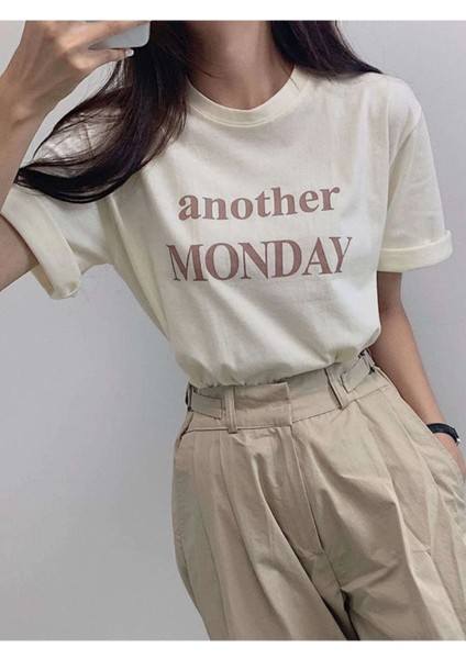 Blacksokak Kadın Bej Monday Baskılı Oversize Bisiklet Yaka Tshirt modelleri