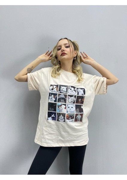 Blacksokak Kadın Bej Cats Baskılı Oversize Bisiklet Yaka Tshirt fiyatları