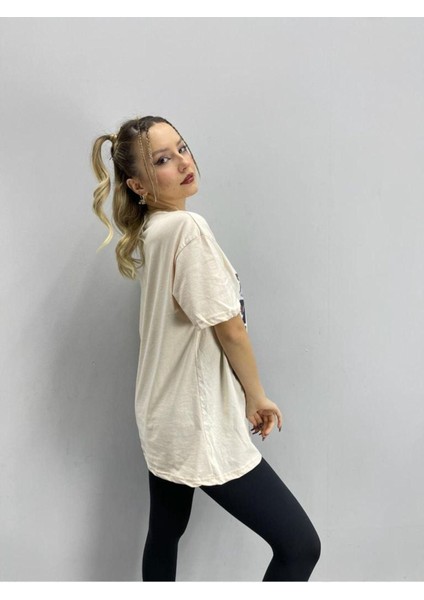 Blacksokak Kadın Bej Cats Baskılı Oversize Bisiklet Yaka Tshirt modelleri