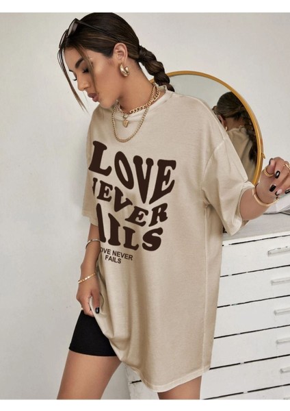 Blacksokak Kadın Bej Love Never Faıls Baskılı Oversize Bisiklet Yaka Tshirt modelleri