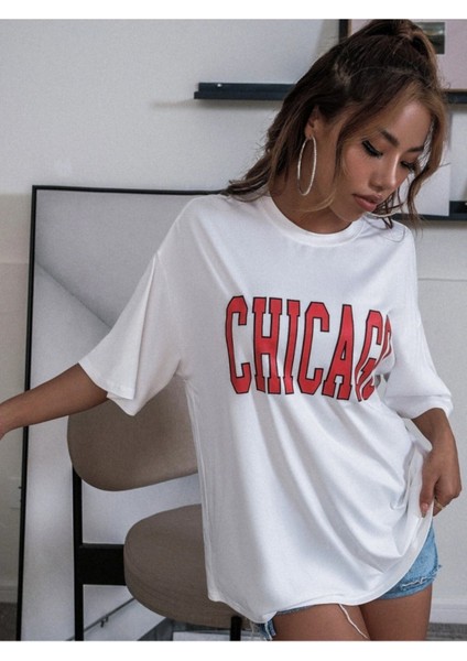 Kadın Beyaz Chicago Baskılı Düşük Omuz Oversize Bisiklet Yaka T-Shirt fırsatları
