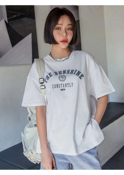Kadın Beyaz Siyah The Sunshine Baskılı Oversize Bisiklet Yaka Tshirt