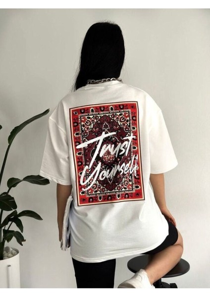 Kadın Beyaz Trustyourself Oversize Bisiklet Yaka Tshirt