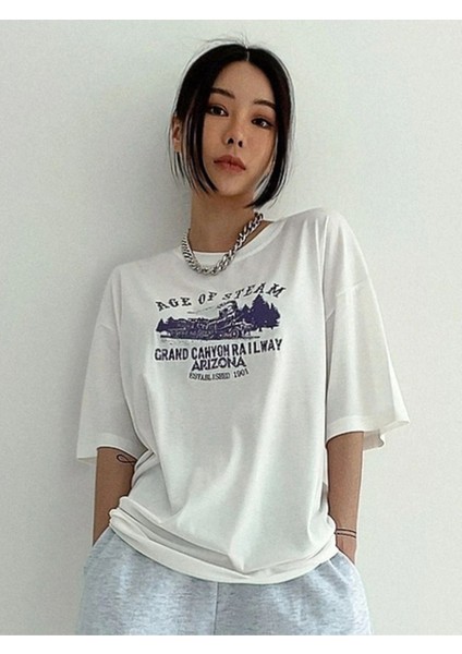 Blacksokak Kadın Beyaz Age Of Steam Baskılı Oversize Bisiklet Yaka Tshirt fiyatları