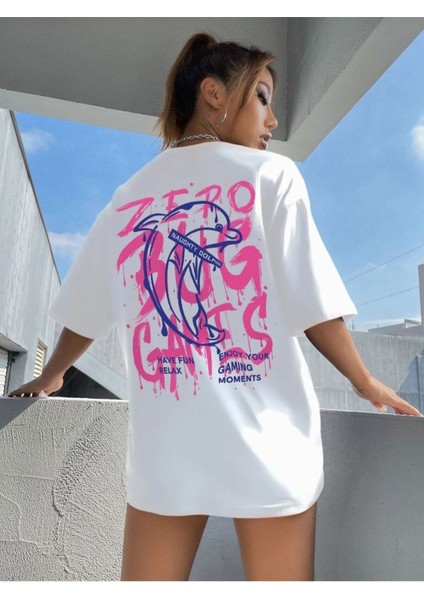 Blacksokak Kadın Beyaz Zero Bug Games Baskılı Oversize Bisiklet Yaka Tshirt