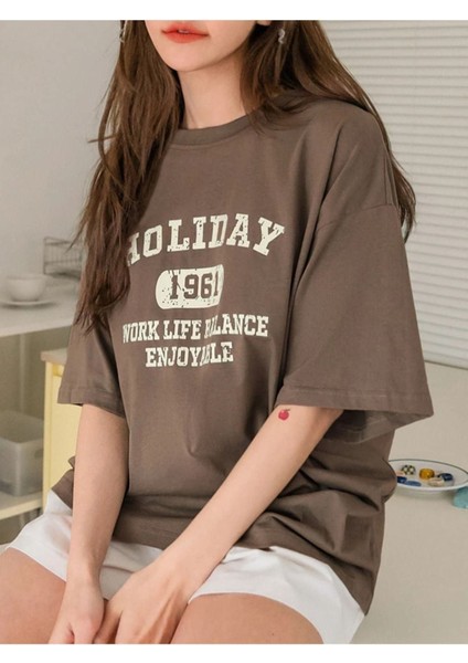 Kadın Kahverengi Holıday Baskılı Oversize Bisiklet Yaka Tshirt
