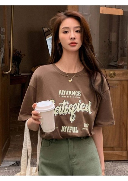 Kadın Kahverengi Satisfied Baskılı Oversize Bisiklet Yaka Tshirt