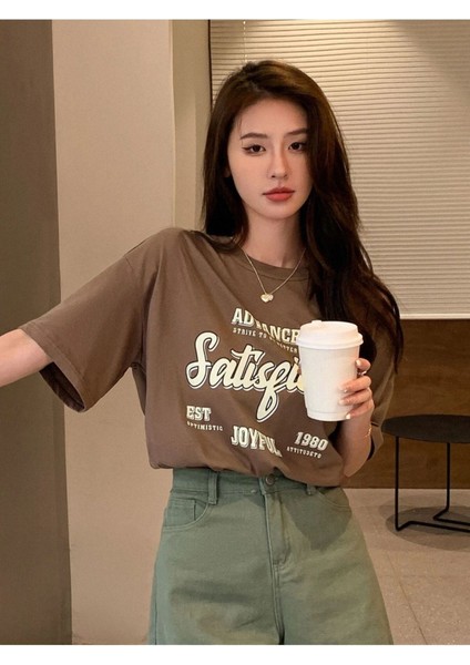 Kadın Kahverengi Satisfied Baskılı Oversize Bisiklet Yaka Tshirt modelleri