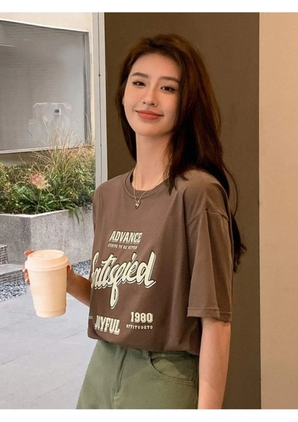 Kadın Kahverengi Satisfied Baskılı Oversize Bisiklet Yaka Tshirt fırsatları