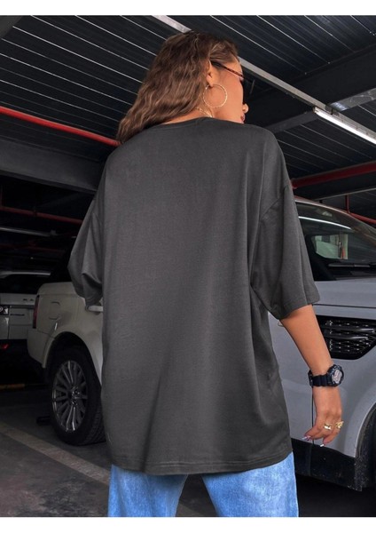 Blacksokak Kadın Koyu Gri Kaplan Baskılı Oversize Bisiklet Yaka T-Shirt fiyatları