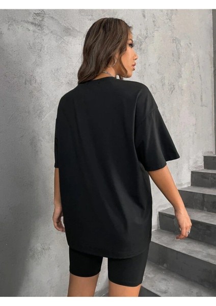 Kadın Kırmızılı Baskılı 1898 Brooklyn New York Siyah Oversize Bisiklet Yaka T-Shirt fiyatları