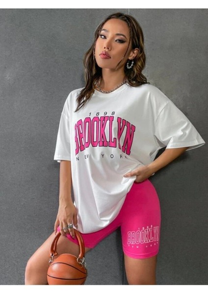 Kadın Pembe Baskılı 1898 Brooklyn New York Beyaz Oversize Bisiklet Yaka T-Shirt