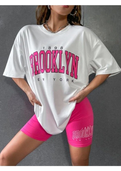 Kadın Pembe Baskılı 1898 Brooklyn New York Beyaz Oversize Bisiklet Yaka T-Shirt modelleri