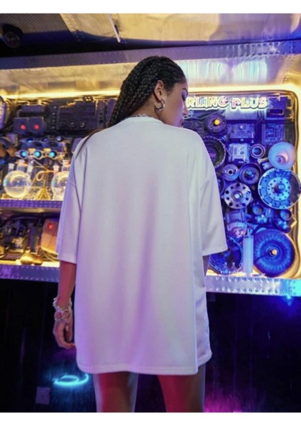 Kadın Beyaz Kelebek Baskılı Oversize Tshirt modelleri