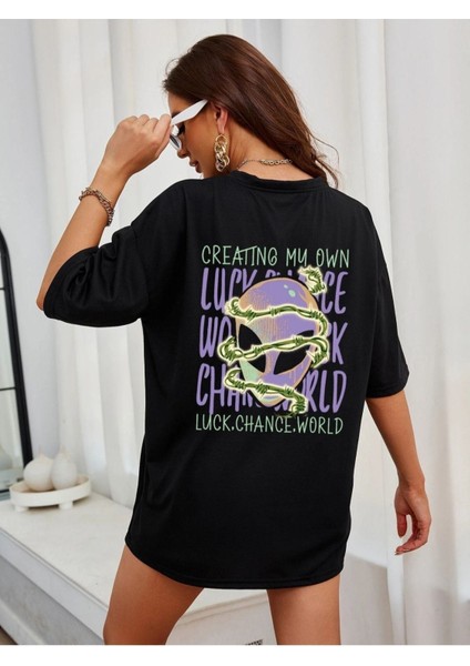 Blacksokak Kadın Siyah Luck Chance World Baskılı Oversize Bisiklet Yaka Tshirt