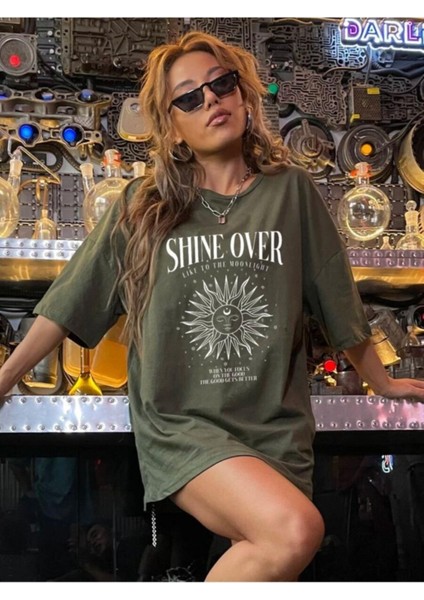 Kadın Yeşil Shıne Over Moonlıght Baskılı Oversize Tshirt