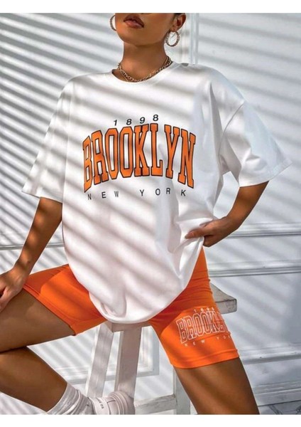 Kadın Turuncu Baskılı 1898 Brooklyn New York Beyaz Oversize Bisiklet Yaka T-Shirt