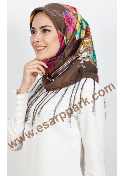 111-0015-10 Piramit Püsküllü Eşarp