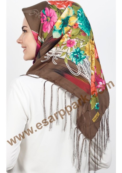 111-0015-10 Piramit Püsküllü Eşarp modelleri