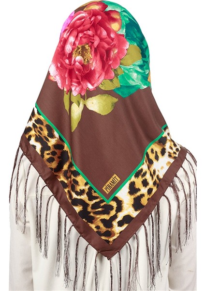 111-0017-04 Piramit Püsküllü Eşarp modelleri