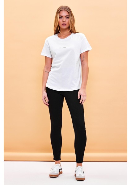 Kadın Mini Vena Logo Baskılı Beyaz Regular Fit T-Shirt modelleri