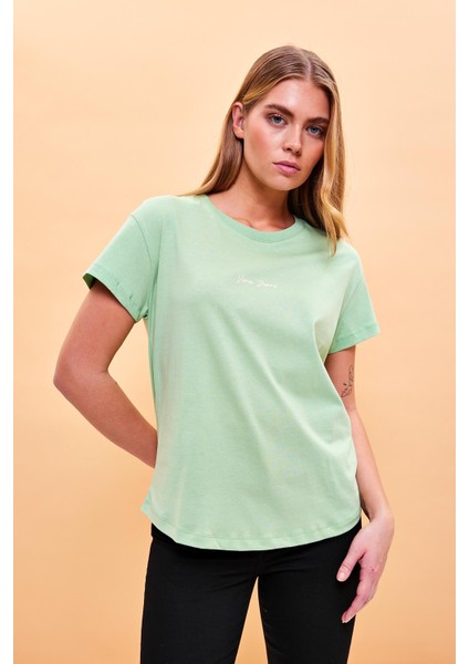 Kadın Mini Vena Logo Baskılı Çağla Regular Fit T-Shirt fiyatları