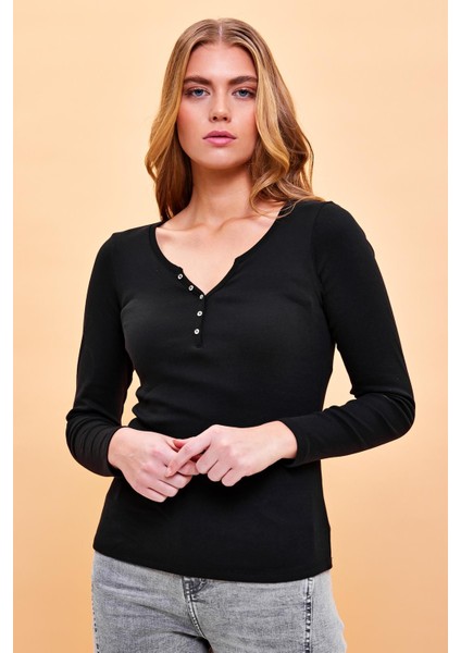Kadın Matilda Siyah Düğme Detaylı Vücuda Oturan Uzun Kollu T-Shirt