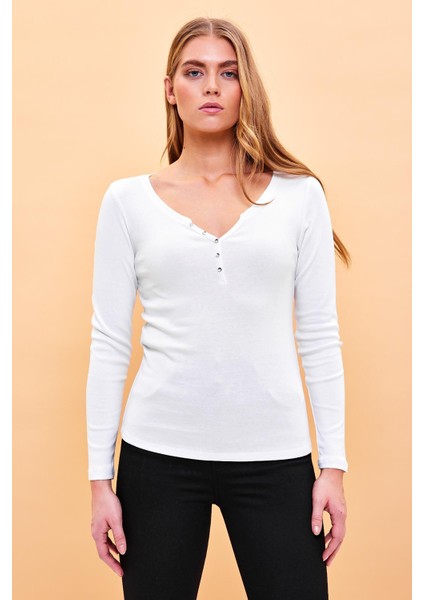 Kadın Matilda Beyaz Düğme Detaylı Vücuda Oturan Uzun Kollu T-Shirt fiyatları