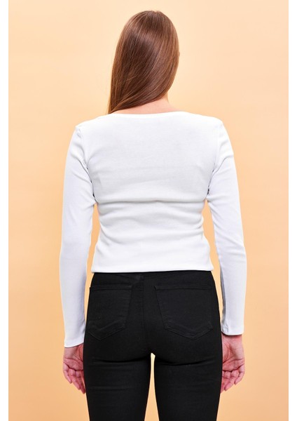 Kadın Matilda Beyaz Düğme Detaylı Vücuda Oturan Uzun Kollu T-Shirt fırsatları