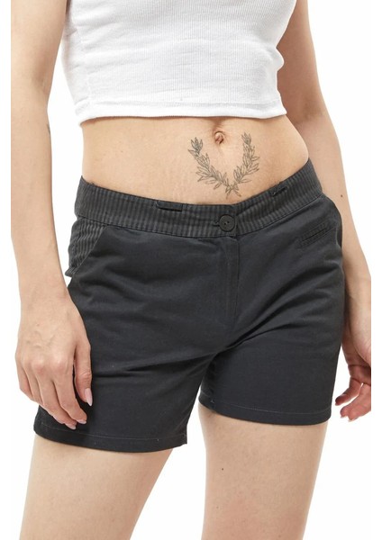 Çizgi Detaylı Şort