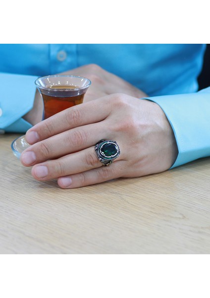 Faset Kesim Yeşil Zirkon Taşlı Yanları Detaylı 925 Ayar Gümüş Erkek Yüzük modelleri