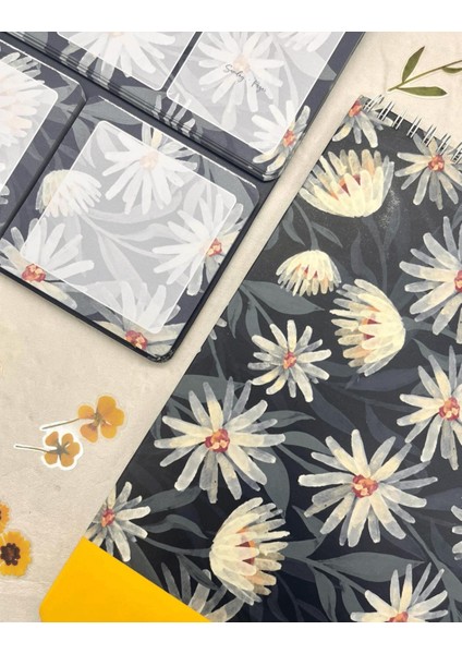 Spiralli Siyah Çiçek Desenli Planlayıcı Defter Planner indirimleri