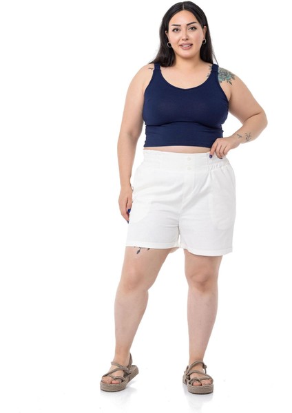 Büyük Beden Beli Yan ve Arkadan Lastikli Paçası Katlama Detaylı Gabardin Beyaz Şort