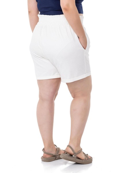 Büyük Beden Beli Yan ve Arkadan Lastikli Paçası Katlama Detaylı Gabardin Beyaz Şort modelleri