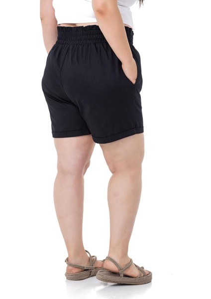 Büyük Beden Beli Yan ve Arkadan Lastikli Paçası Katlama Detaylı Gabardin Siyah Şort modelleri