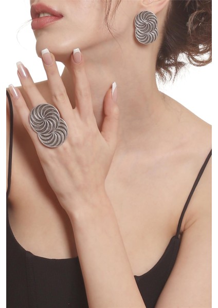 Kadın Antik Gümüş Kaplama Çivili Model Spiral Baskılı Küpe &yüzük Set
