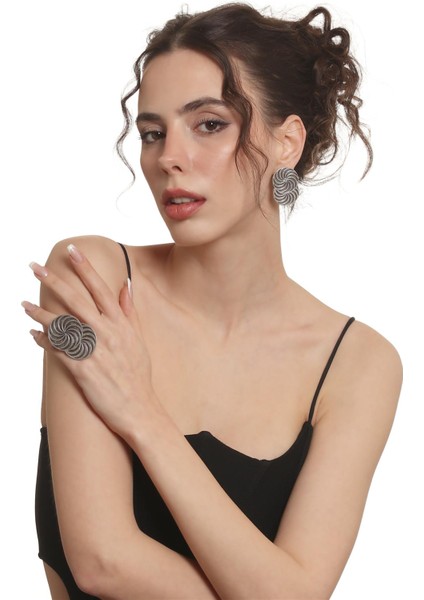 Kadın Antik Gümüş Kaplama Çivili Model Spiral Baskılı Küpe &yüzük Set fiyatları