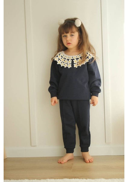 Yaka Detaylı Eşofman Takımı