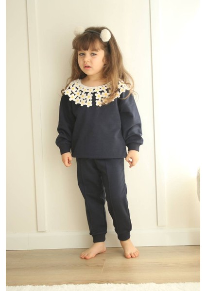 Yaka Detaylı Eşofman Takımı fiyatları